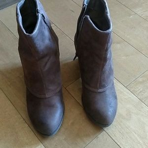 Fergalicious Liberty Booties Size 9M Brown